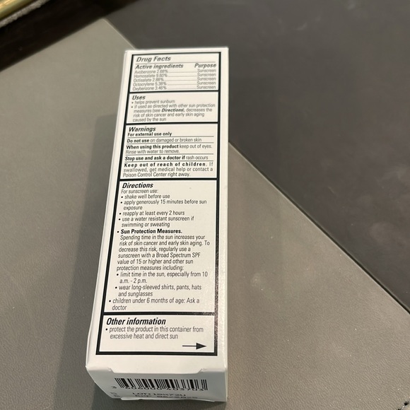 La Roche-Posay Anthelios AOX Daily Antioxidant Serum SPF 50 30ml NIB - Picture 5 of 5